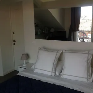 https://apartment-pied-a-terre-with-terrazza-in-milan-city-center.it-lombardy.com